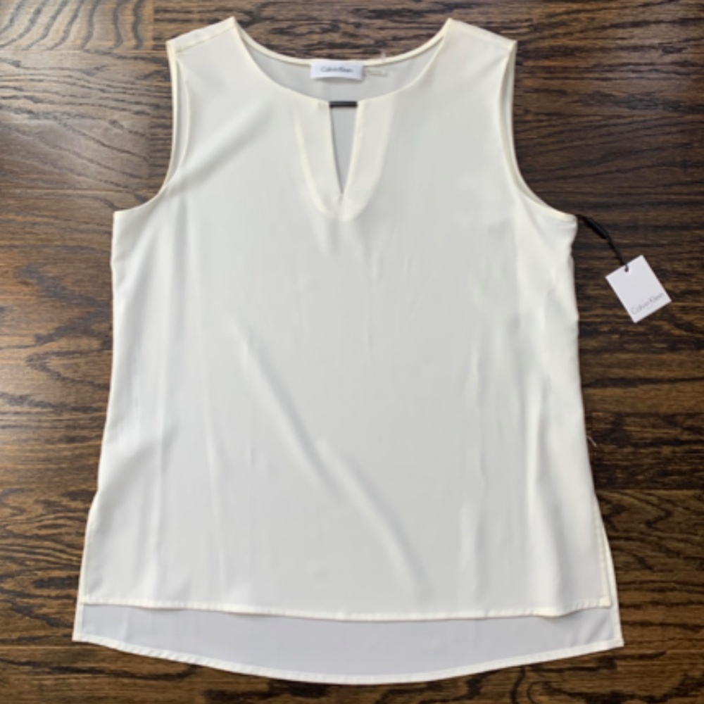 🆕 CK Keyhole Top